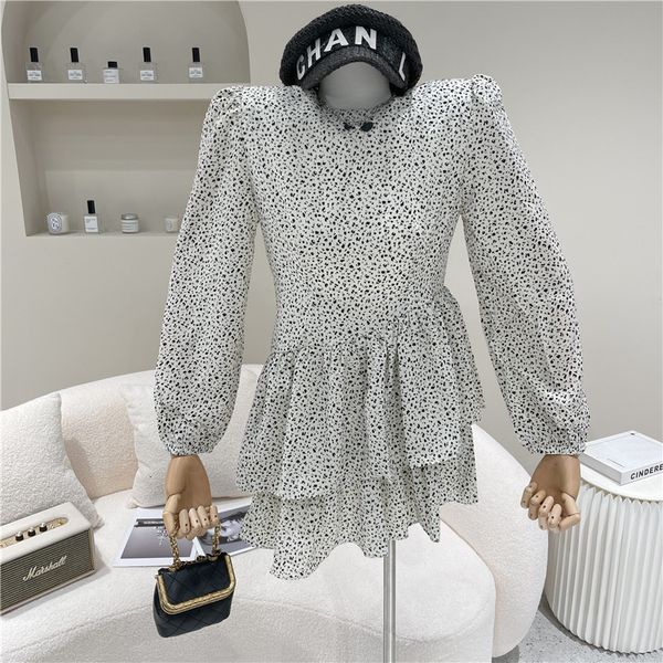 springtime female 2021 niche fashion retro sleeve irregular floral design dress, Black;gray
springtime female 2021 niche fashion retro sleeve irregular floral design dress, Black;gray