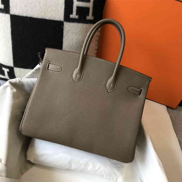 design 2021 new leather ladies bag lychee grain cowhide fashion one-shoulder messenger handbag high-quality casual women's bags
design 2021 new leather ladies bag lychee grain cowhide fashion one-shoulder messenger handbag high-quality casual women's bags