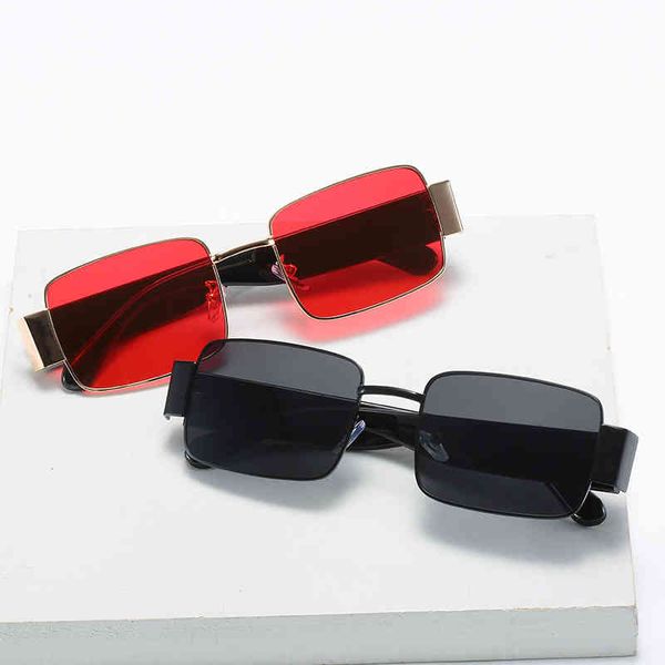 sunglasses the korean sunglasses are fashionable and thin. same rectangular metal frame anti ultraviolet glasses, White;black 
sunglasses the korean sunglasses are fashionable and thin. same rectangular metal frame anti ultraviolet glasses, White;black