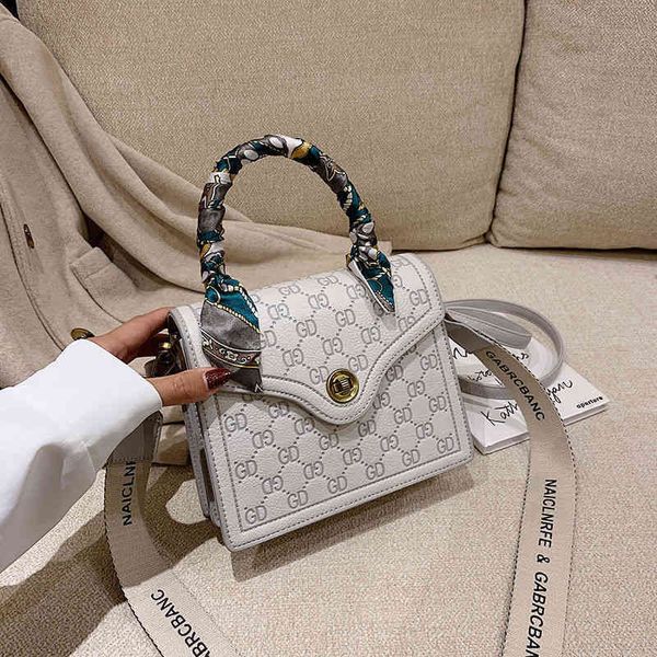 2022 factory wholesale french high-grade small square bag women's wide shoulder strap embossed versatile single shoulder bag
2022 factory wholesale french high-grade small square bag women's wide shoulder strap embossed versatile single shoulder bag