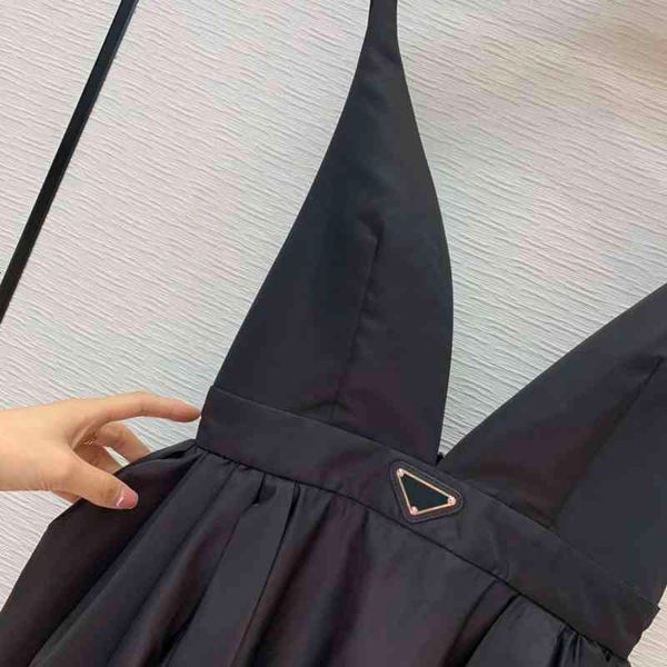 fashion 21ss party dress trend nylon style puffer skirt waist design prom suspenders sling midi inverted triangle, White;black
fashion 21ss party dress trend nylon style puffer skirt waist design prom suspenders sling midi inverted triangle, White;black