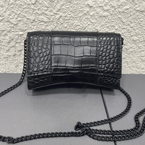 evening bags design retro crocodile pattern hardware chain arched multifunctional leather shoulder bag ladies fashion messenger
evening bags design retro crocodile pattern hardware chain arched multifunctional leather shoulder bag ladies fashion messenger