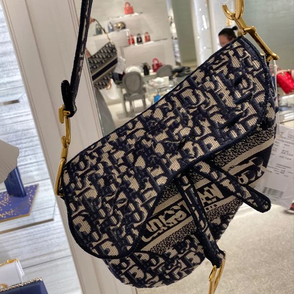 factory outlet design women's 2021 new trendy korean old flower versatile messenger embroidered saddle single shoulder armpit small bag
factory outlet design women's 2021 new trendy korean old flower versatile messenger embroidered saddle single shoulder armpit small bag