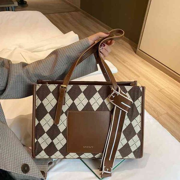 bags handbags wallets 2021 autumn and winter women's lingge fashion contrast color commuter large capacity single shoulder tote, Black;red
bags handbags wallets 2021 autumn and winter women's lingge fashion contrast color commuter large capacity single shoulder tote, Black;red