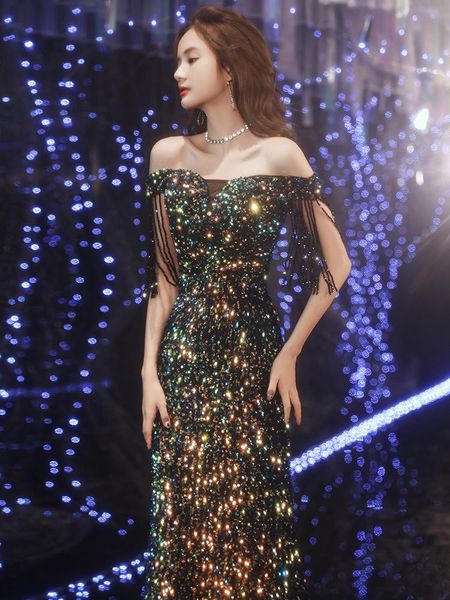 shining long elegant fishtail autumn and winter banquet evening dress female aura queen model temperament ethnic clothing, Red
shining long elegant fishtail autumn and winter banquet evening dress female aura queen model temperament ethnic clothing, Red