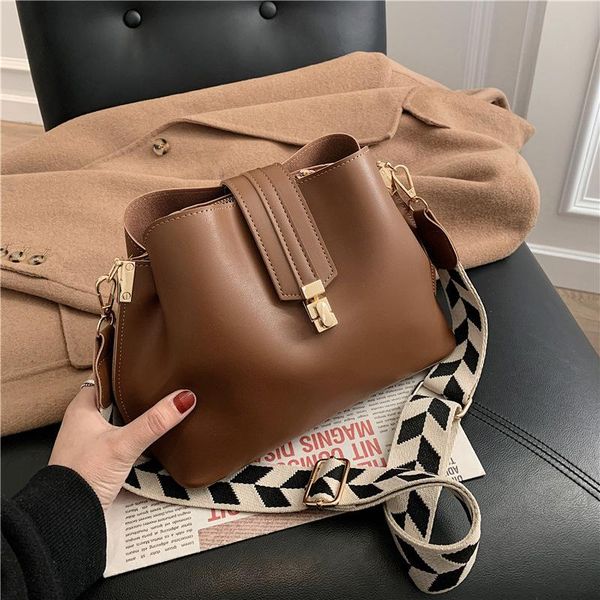 evening bags luxury large capacity women bucket shoulder bag winter wide strap crossbody for brand designer tote handbags
evening bags luxury large capacity women bucket shoulder bag winter wide strap crossbody for brand designer tote handbags