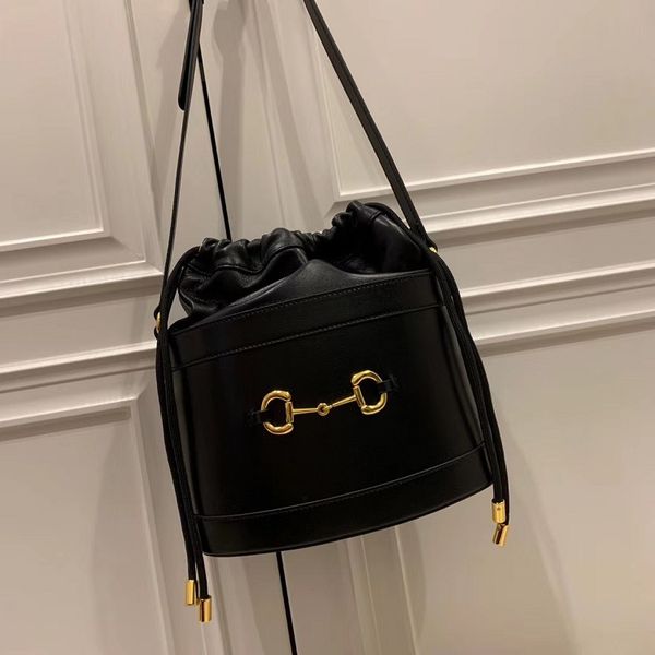 design handbag same style toilet buckle bucket bag leather women's messenger shoulder bag handbag, Red;black
design handbag same style toilet buckle bucket bag leather women's messenger shoulder bag handbag, Red;black