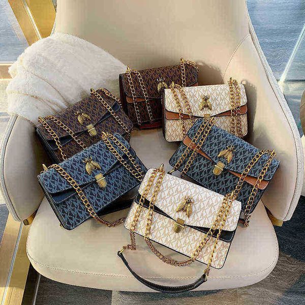 2022cross body retro female bag chain letter small square messenger bee shoulder handbag
2022cross body retro female bag chain letter small square messenger bee shoulder handbag