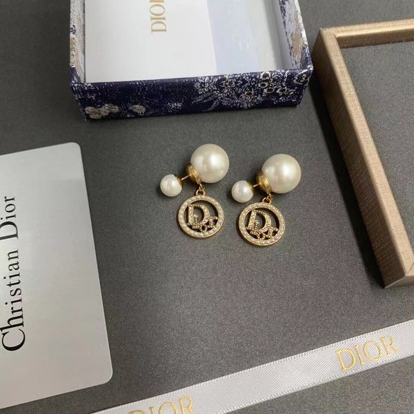 2021 luxury designer jewelry 21 front and back earrings earrings letter pearl temperament brass star small fragrance, Silver
2021 luxury designer jewelry 21 front and back earrings earrings letter pearl temperament brass star small fragrance, Silver