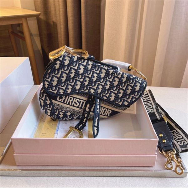 dc shoulder bags 2021 luxury brand designertotes handbag ladies fashion classic embroidery clutch detachable strap 3a grade all-match saddle
dc shoulder bags 2021 luxury brand designertotes handbag ladies fashion classic embroidery clutch detachable strap 3a grade all-match saddle