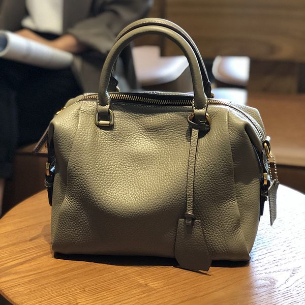 2021 spring new women's boston shoulder effini tide europe style fashion head layer cowhide leather ladies hand bag
2021 spring new women's boston shoulder effini tide europe style fashion head layer cowhide leather ladies hand bag