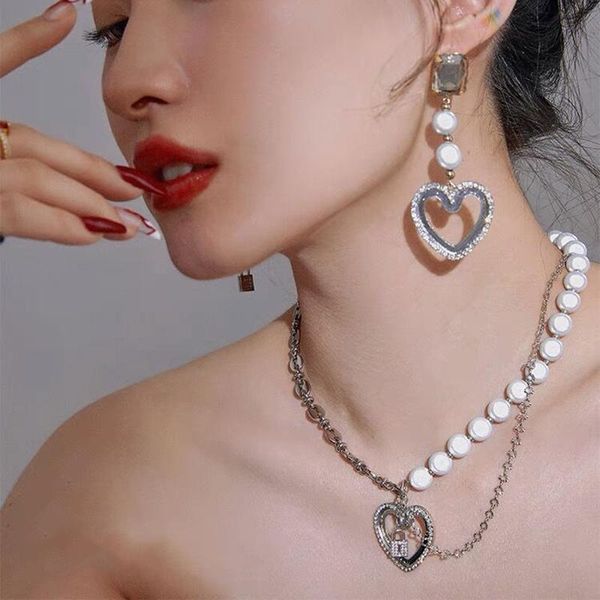 pendant necklaces luminous bead metal chain stitching necklace choker female exquisite rhinestone hollow heart reflective clavicle jewelry, Silver
pendant necklaces luminous bead metal chain stitching necklace choker female exquisite rhinestone hollow heart reflective clavicle jewelry, Silver