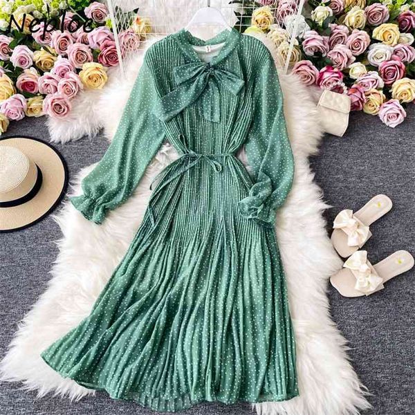 neploe women chiffon dress autumn new french style retro gentleness dot bow collar sashes slim wasit pleated dresses 82179 210423, Black;gray
neploe women chiffon dress autumn new french style retro gentleness dot bow collar sashes slim wasit pleated dresses 82179 210423, Black;gray