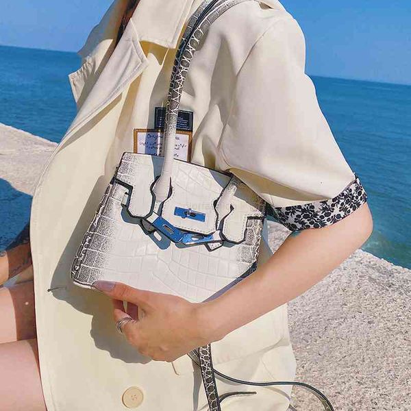 this year's popular bag women's summer 2021 trendy one shoulder armpit bag fashion texture messenger, Black;red
this year's popular bag women's summer 2021 trendy one shoulder armpit bag fashion texture messenger, Black;red