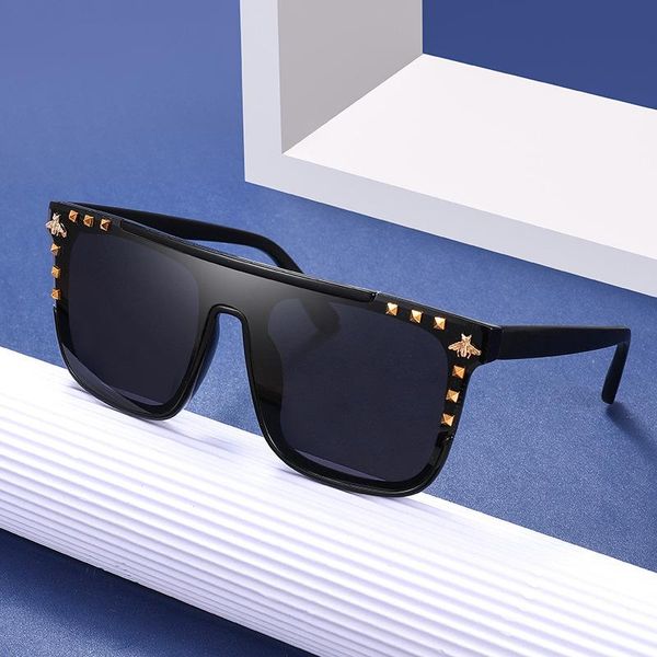 sunglasses 2021 black flat roof one-piece women luxury vintage oversize sun glasses man rivet and bee decorate goggles uv400, White;black
sunglasses 2021 black flat roof one-piece women luxury vintage oversize sun glasses man rivet and bee decorate goggles uv400, White;black