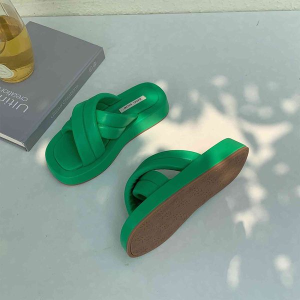 70% off wholesale sandals flip-flops shoes flip-flops for summer new midheels with thick soles, Black