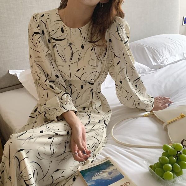casual dresses 2021 women autumn vintage bandage long floral dress slim waist a-line robe female full sleeve, Black;gray
casual dresses 2021 women autumn vintage bandage long floral dress slim waist a-line robe female full sleeve, Black;gray