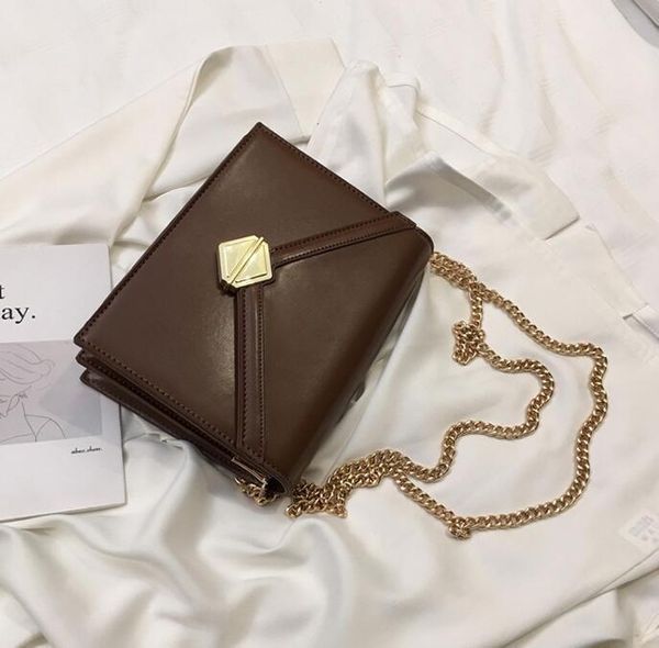 cross body retro fashion large handbag 2021 pu leather women's designer luxury lock chain shoulder messenger bags
cross body retro fashion large handbag 2021 pu leather women's designer luxury lock chain shoulder messenger bags