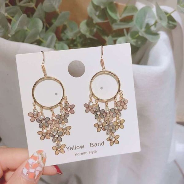 2019 dongdamen new hollow flower women's net red s925 silver needle personalized earrings, Black
2019 dongdamen new hollow flower women's net red s925 silver needle personalized earrings, Black