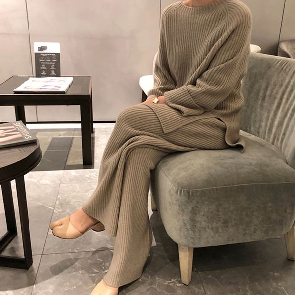 2021 new fashion winter womens thicken warm knitted pullover sweater two-piece suits +high waist loose wide leg pants set, White;black
2021 new fashion winter womens thicken warm knitted pullover sweater two-piece suits +high waist loose wide leg pants set, White;black