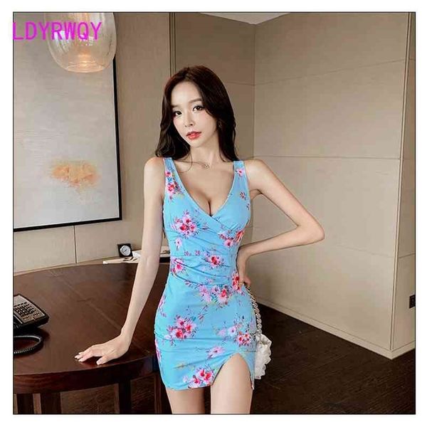 summer nightclub tight-fitting printed split v-neck low chest bag hip dress office lady knee-length 210416, Black;gray
summer nightclub tight-fitting printed split v-neck low chest bag hip dress office lady knee-length 210416, Black;gray
