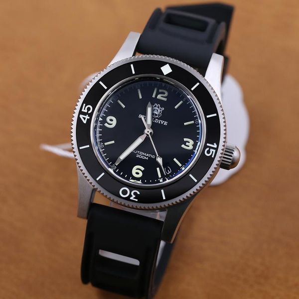 nh35 automatic watch men 300m dive leather mechanical watches for man bgw9 super luminous diver steel wristwatches, Slivery;brown
nh35 automatic watch men 300m dive leather mechanical watches for man bgw9 super luminous diver steel wristwatches, Slivery;brown