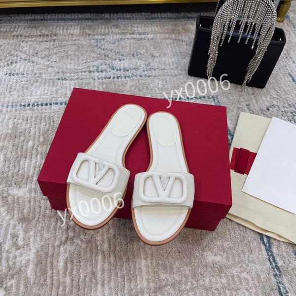 2022 casual dress shoes men women luxury sneaker cow leather designers bee pattern womens mens bottom tiger red green yh211120, Red;white
2022 casual dress shoes men women luxury sneaker cow leather designers bee pattern womens mens bottom tiger red green yh211120, Red;white