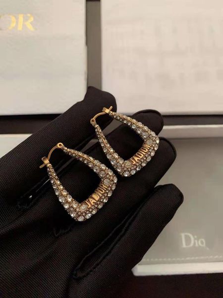 luxury designer fashion dijia's geometric earrings d's french 20-year-old jewelry autumn letter personality rhinestone korean fema, Red;brown
luxury designer fashion dijia's geometric earrings d's french 20-year-old jewelry autumn letter personality rhinestone korean fema, Red;brown