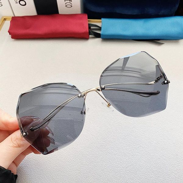 sunglasses oloey elegant trimmed women rimless irregular eyewear brand designer metal sun glasses driving oversized uv400 oculos, White;black
sunglasses oloey elegant trimmed women rimless irregular eyewear brand designer metal sun glasses driving oversized uv400 oculos, White;black