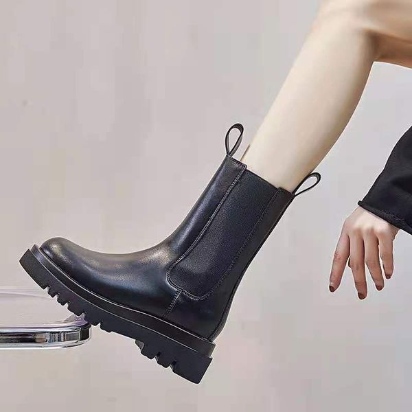 group 69.92021 spring autumn single british style chelsea short thick bottom chimney boots medium and low tube, Black
group 69.92021 spring autumn single british style chelsea short thick bottom chimney boots medium and low tube, Black