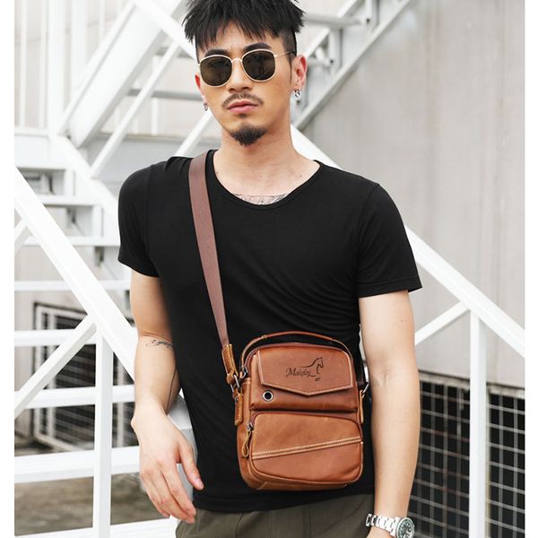 bag 2021 trendy head leather portable wallet, leisure personality does not occupy space, Black;red
bag 2021 trendy head leather portable wallet, leisure personality does not occupy space, Black;red