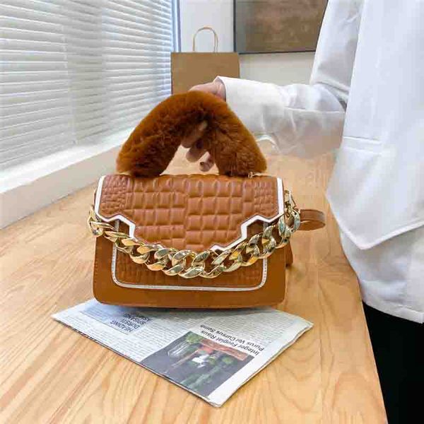 luxurys golden chains handbag designers shoulder bag fashion tote designers woman cross body purse clutch bags with plush handle
luxurys golden chains handbag designers shoulder bag fashion tote designers woman cross body purse clutch bags with plush handle