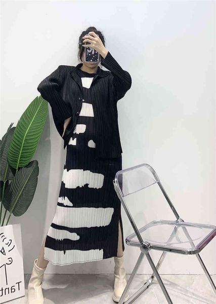 casual dresses 2021 spring fashion women pleated dress summer sleeveless korean white black long causal elegant aesthetic clothes, Black;gray
casual dresses 2021 spring fashion women pleated dress summer sleeveless korean white black long causal elegant aesthetic clothes, Black;gray