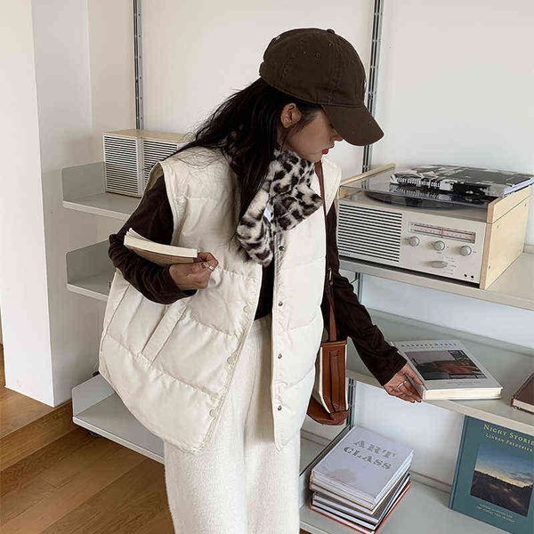 south korea dongdamen autumn and winter 2021 down vest female small short warm coat, Black;white
south korea dongdamen autumn and winter 2021 down vest female small short warm coat, Black;white