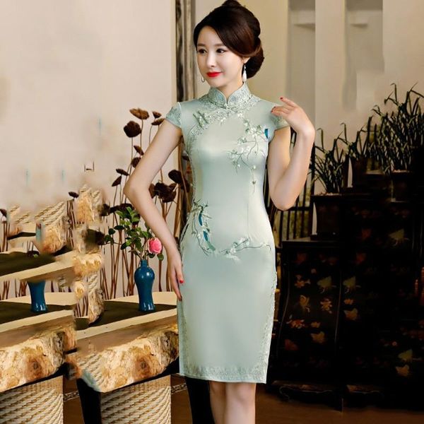 ethnic clothing flower embroidery cheongsam satin vintage button banquet party dress gown lady green sheath qipao mandarin collar vesti, Red
ethnic clothing flower embroidery cheongsam satin vintage button banquet party dress gown lady green sheath qipao mandarin collar vesti, Red