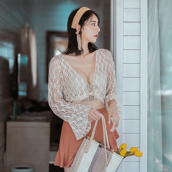 2021 split swimsuit women's fashion show thin lace long sleeve sunscreen small cht gathered spring four piece set, White;black
2021 split swimsuit women's fashion show thin lace long sleeve sunscreen small cht gathered spring four piece set, White;black