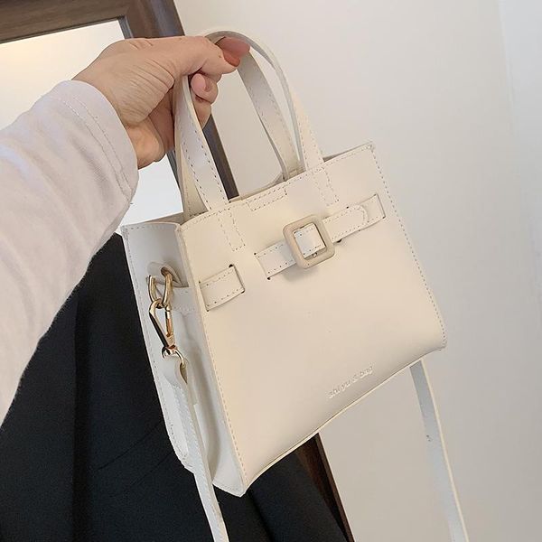 solid color fashion luxury handbag 2021 summer casual women's designer personality one-shoulder messenger bag cross body
solid color fashion luxury handbag 2021 summer casual women's designer personality one-shoulder messenger bag cross body