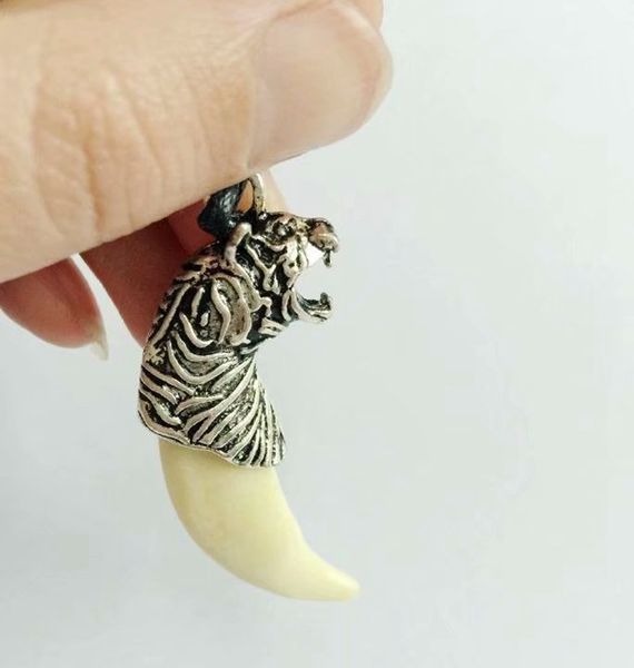 16 pcs fashion pendant wolf tooth men's personality tiger totem clavicle casual vintage punk, Silver
16 pcs fashion pendant wolf tooth men's personality tiger totem clavicle casual vintage punk, Silver