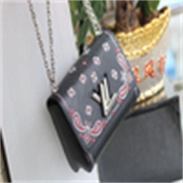 handles handbag iconic brand totes bag designer women handbags luxury bags r60c shoulder bags m50322 cross body black fashion clutches eveni, Red;black
handles handbag iconic brand totes bag designer women handbags luxury bags r60c shoulder bags m50322 cross body black fashion clutches eveni, Red;black