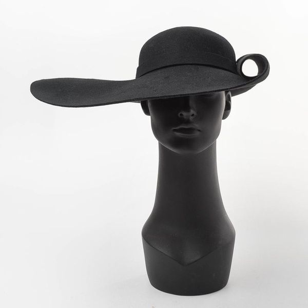 stingy brim hats 2021 autumn and winter fashion black hat curling big wool for women fedora wide woman caps, Blue;gray
stingy brim hats 2021 autumn and winter fashion black hat curling big wool for women fedora wide woman caps, Blue;gray