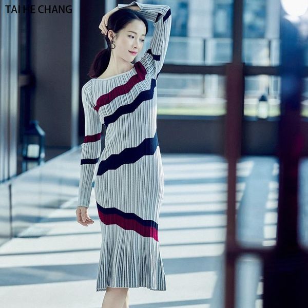 casual dresses women runway fashion designer autumn and winter knitted pullovers formal mermaid sweater dress, Black;gray
casual dresses women runway fashion designer autumn and winter knitted pullovers formal mermaid sweater dress, Black;gray