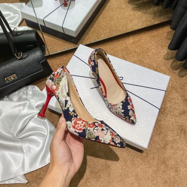 luxury women 8.5cm pointed toe thin high heels printing valentine wedding red bride shoes o210 dress, Black
luxury women 8.5cm pointed toe thin high heels printing valentine wedding red bride shoes o210 dress, Black