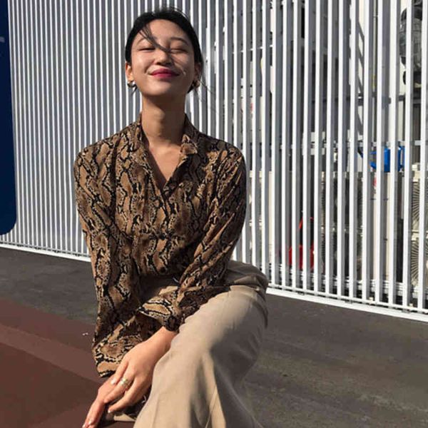 korea early spring retro fashion snakeskin pattern single-breasted long-sleeved shirt women 210514, White
korea early spring retro fashion snakeskin pattern single-breasted long-sleeved shirt women 210514, White