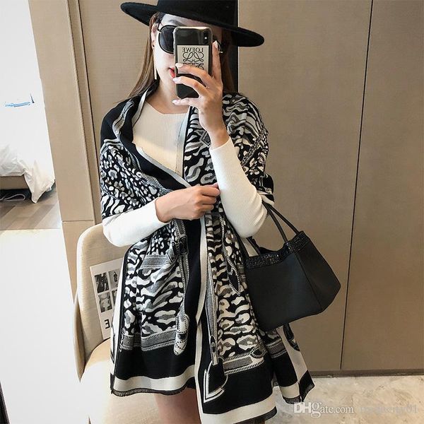 2021 new designer luxury double-sided matching shawl with winter fashion wild scarf warmnose female thick warm scarf andcashmere, Blue;gray
2021 new designer luxury double-sided matching shawl with winter fashion wild scarf warmnose female thick warm scarf andcashmere, Blue;gray