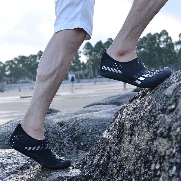 2021 men women sport running shoes sandy beach fashion black blue red outdoor sneakers size 36-46 wy21-1786
2021 men women sport running shoes sandy beach fashion black blue red outdoor sneakers size 36-46 wy21-1786