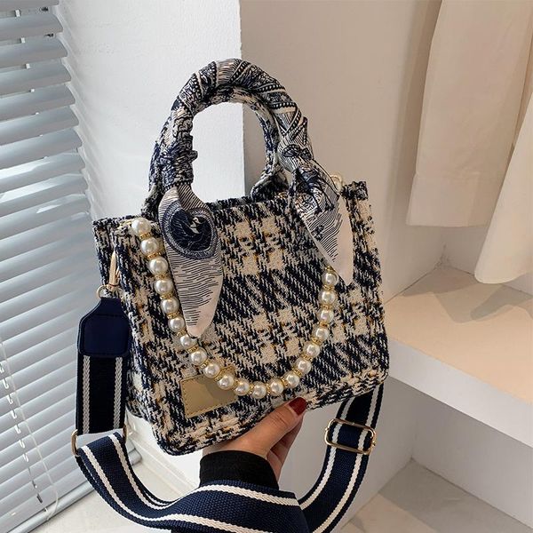 evening bags 2021 large-capacity summer fashion lattic trend niche designer women's one-shoulder crossbody portable tote bag
evening bags 2021 large-capacity summer fashion lattic trend niche designer women's one-shoulder crossbody portable tote bag