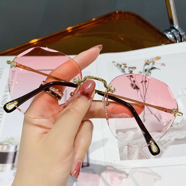 outdoor eyewear vintage rimless sunglasses women cutting lens sun glasses female retro frameless shades gradient fashion gafas de sol
outdoor eyewear vintage rimless sunglasses women cutting lens sun glasses female retro frameless shades gradient fashion gafas de sol