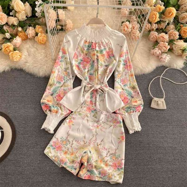 summer women two piece sets elegant puff sleeve floral print blouse shirt and wide leg short pants suits outfits 210603, White
summer women two piece sets elegant puff sleeve floral print blouse shirt and wide leg short pants suits outfits 210603, White