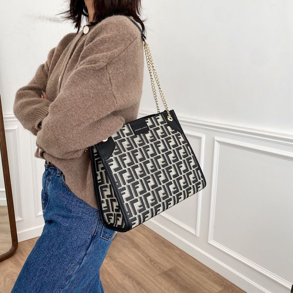65% off store online designer handbags new large capacity tote korean fashion letter women's single shoulder net chain messenger bag
65% off store online designer handbags new large capacity tote korean fashion letter women's single shoulder net chain messenger bag