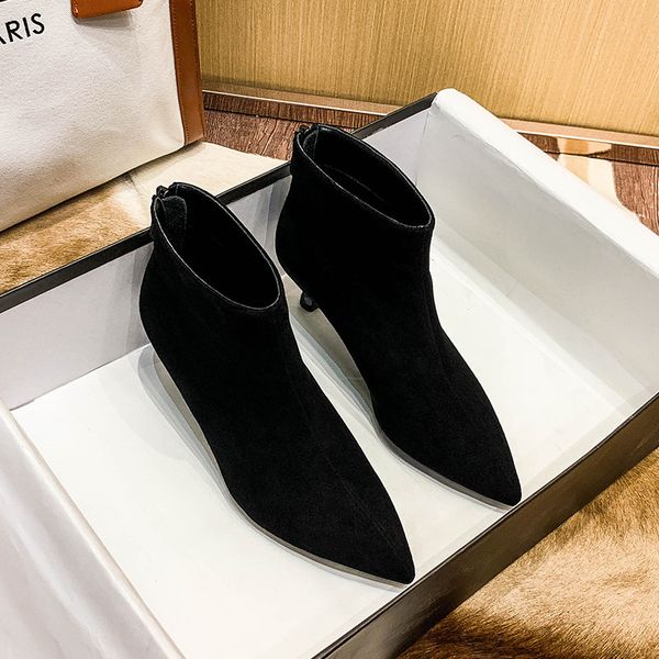2021 spring leather pointed small women's autumn and winter single middle heel back zipper thin boots black
2021 spring leather pointed small women's autumn and winter single middle heel back zipper thin boots black